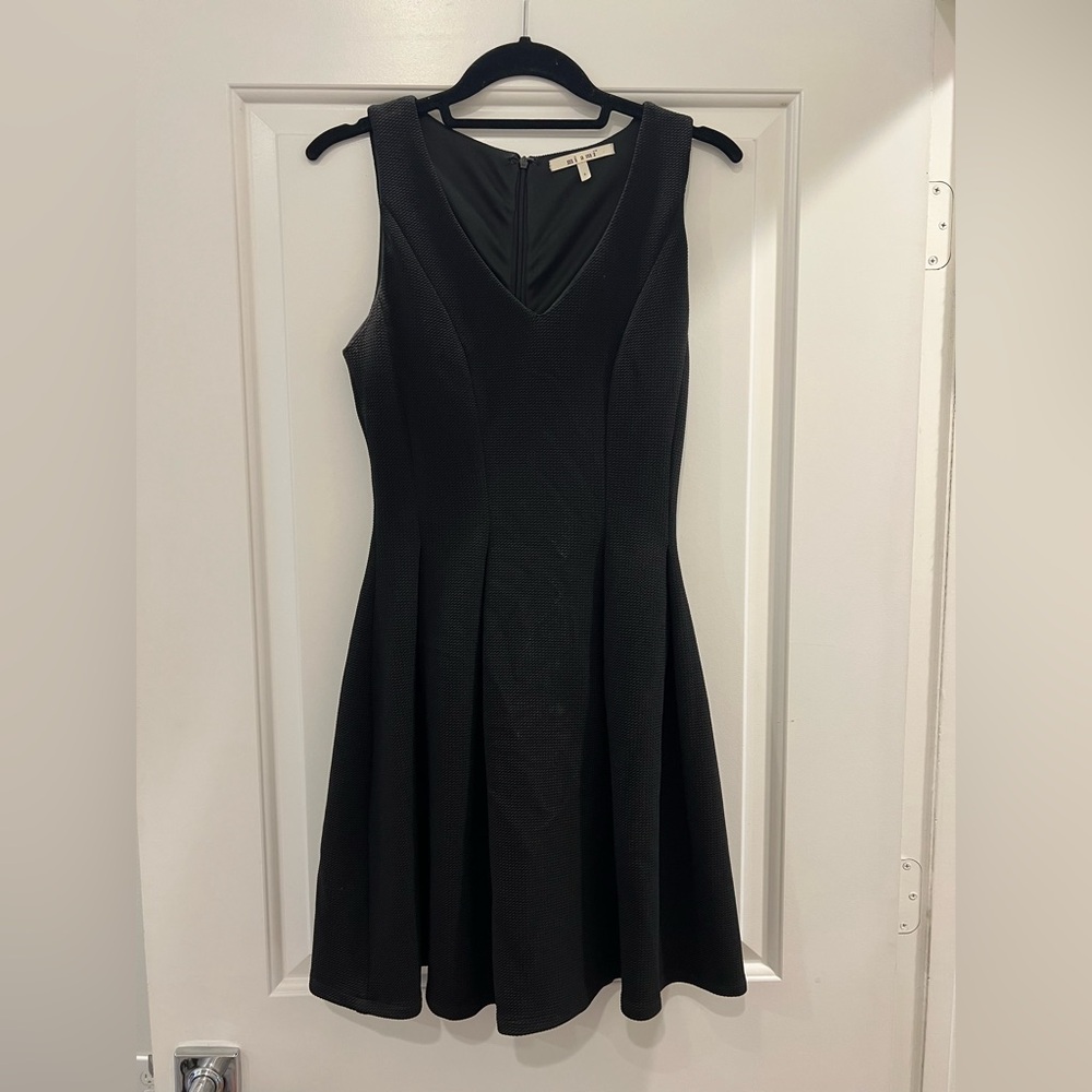 Miami Black Pleated Mini Dress V-Neck Sleeveless